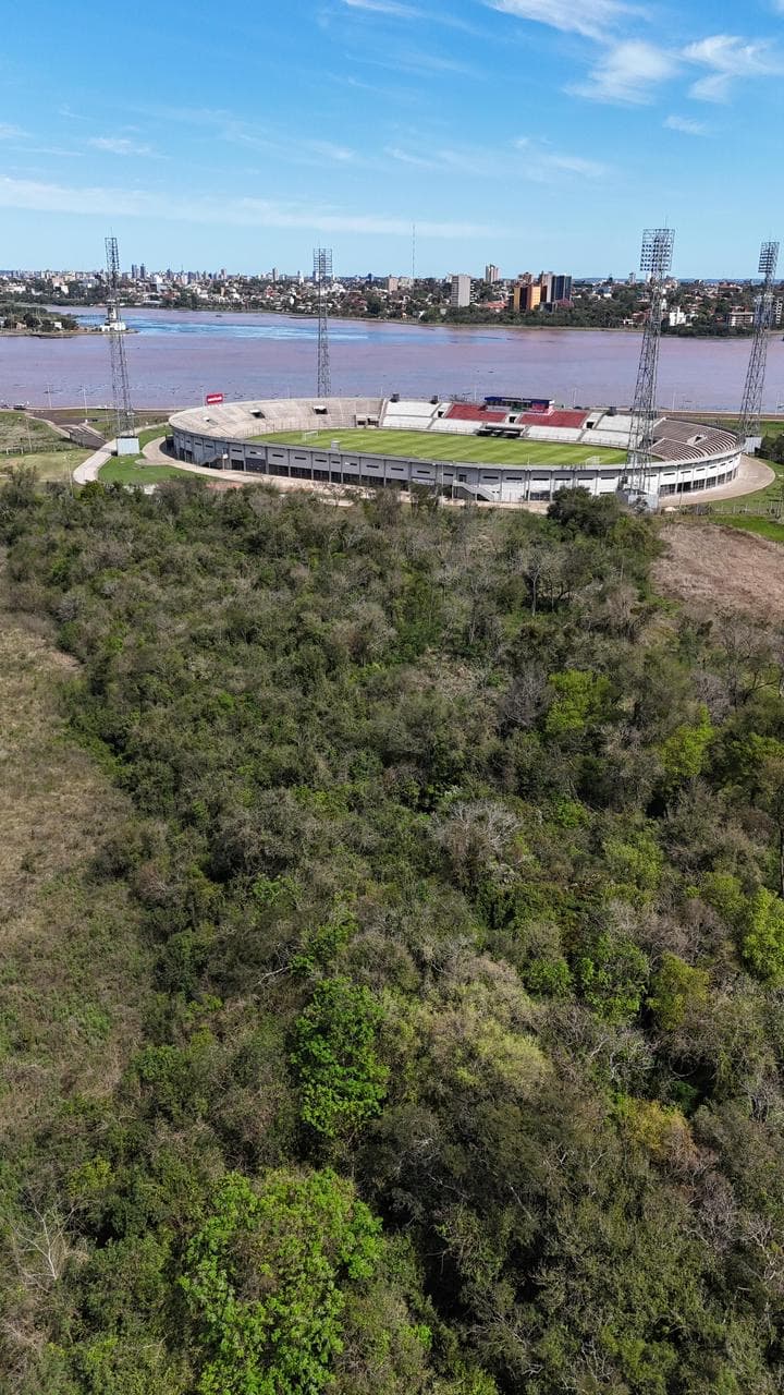 Mega oportunidad en Encarnación! Terreno de 2 hectáreas frente al río paraná