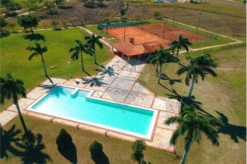 ¡Oportunidad única en Carlos Franco Country and Golf Club!