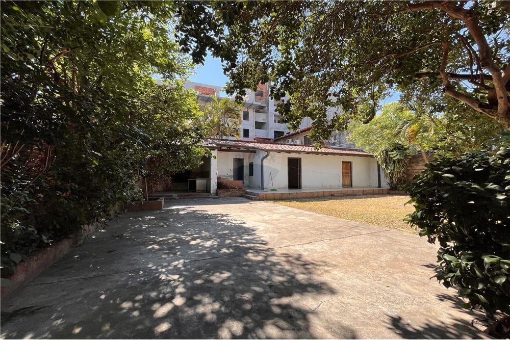 Casa u oficina en Barrio Jara zona S6 Mundimark