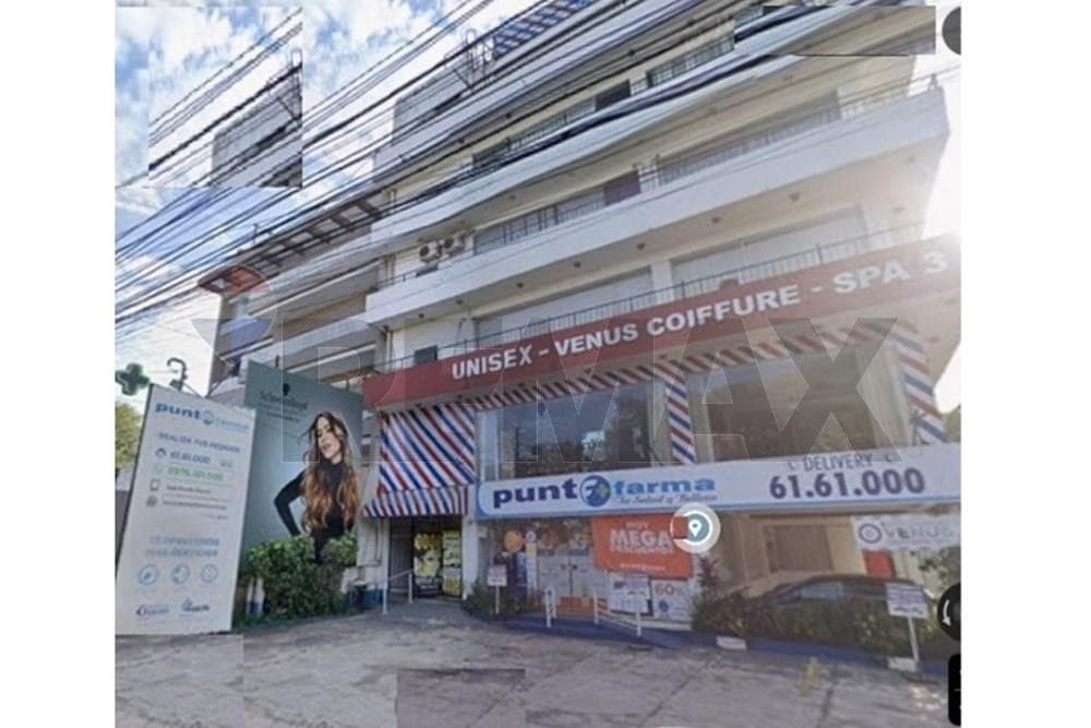 Salón comercial sobre mcal. López