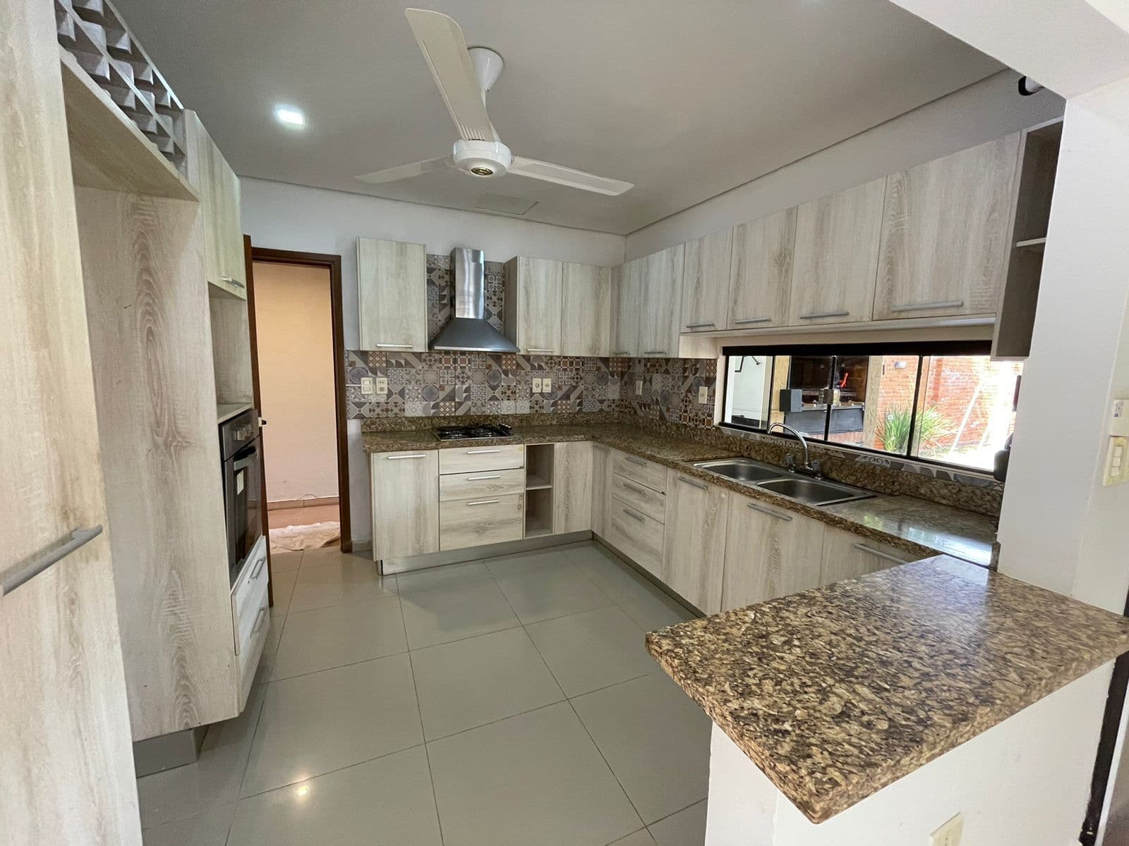 De casa zona laurelty Luque, foto 3