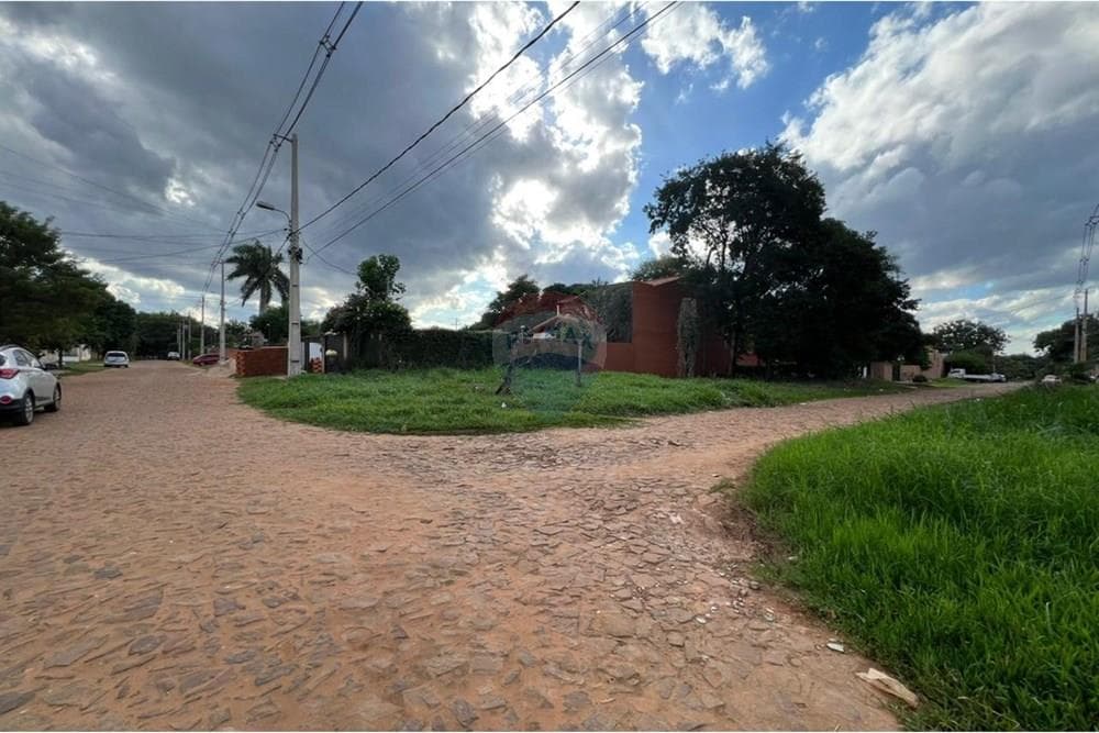 En venta terreno en esquina[Luque], foto 2