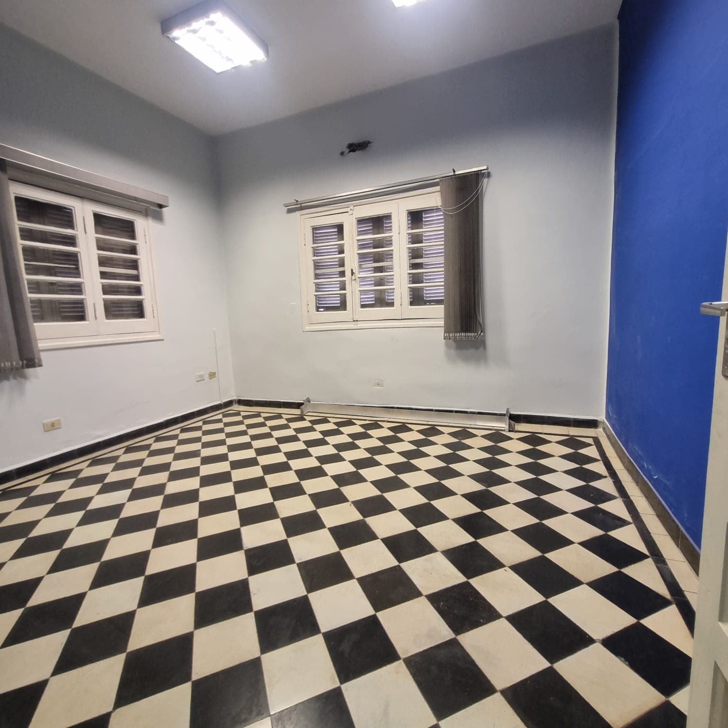 Oportunidad! Propiedad apta para oficina en esquina en ubicación estratégica, foto 2