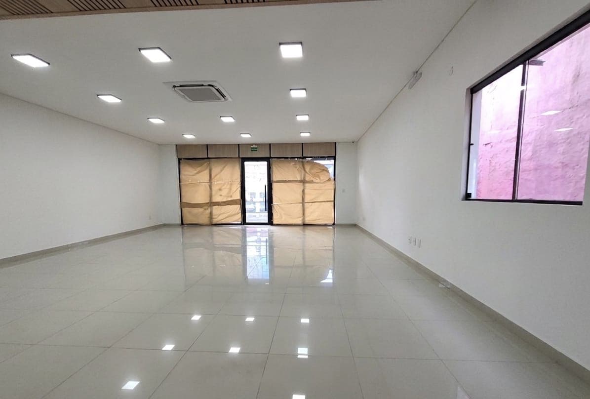 De salón comercial premium a estrenar sobre avda. Artigas! — foto 3