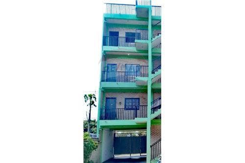 Edificio con salones comerciales y departamentos, foto 4