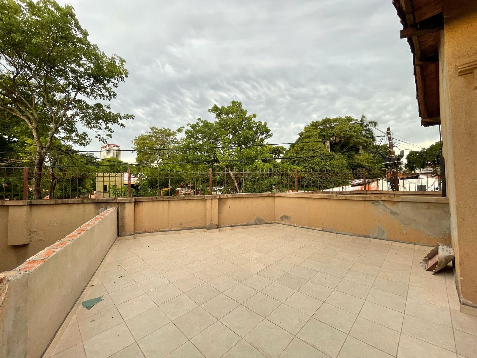 Residencia en esquina. Con potencial de usos mixtos — foto 3