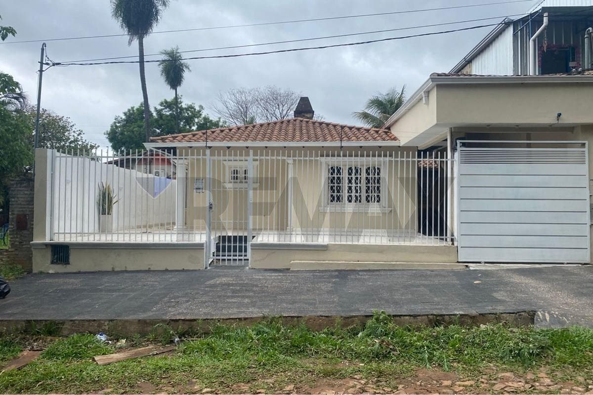 Casa familiar en Luque barrio campo grande