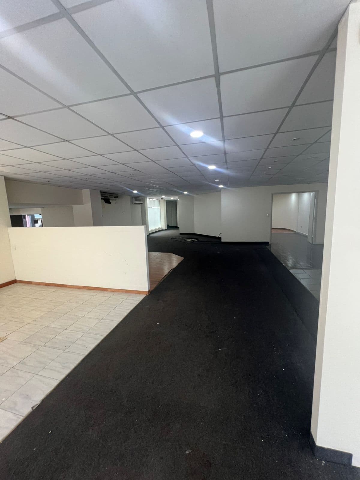 Salón y oficinas en el centro de asuncion a 3 cuadras del mall excélsior — foto 3