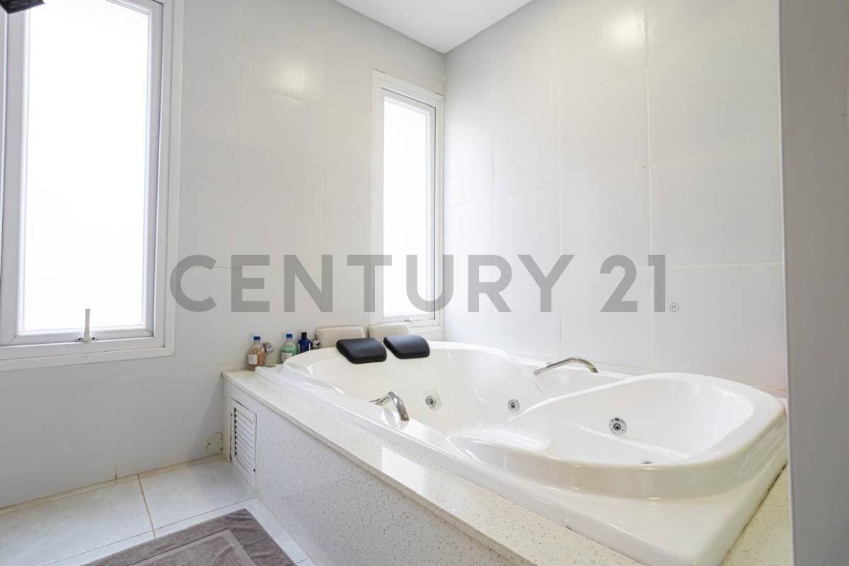 En venta residencia en Lambaré, foto 4