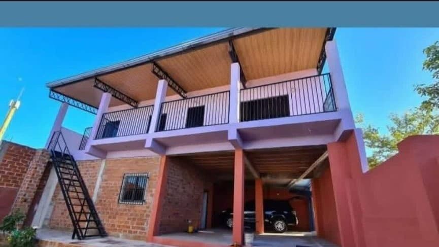 Hermosa Casa En Venta – Encarnación | Barrio San Isidro A Pasos De La Playa — foto 2