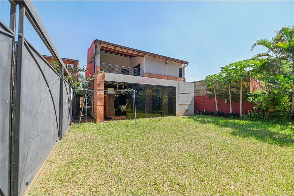 Hermosa casa en Fernando de la Mora norte, foto 2