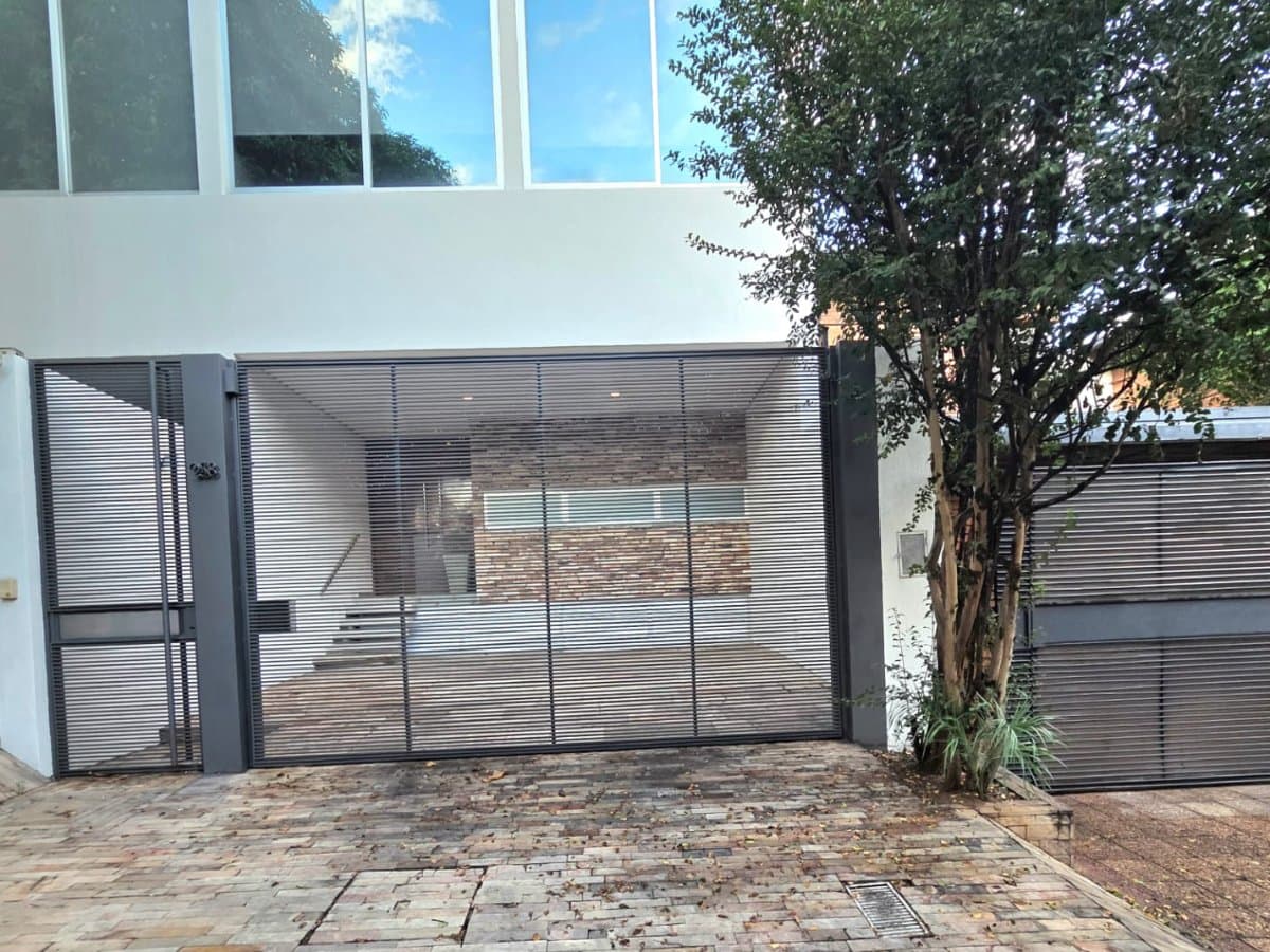 Casa de lujo en barrio mburucuya — foto 1