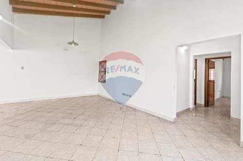 Casa en esquina a 50 metros de mcal. López, foto 4