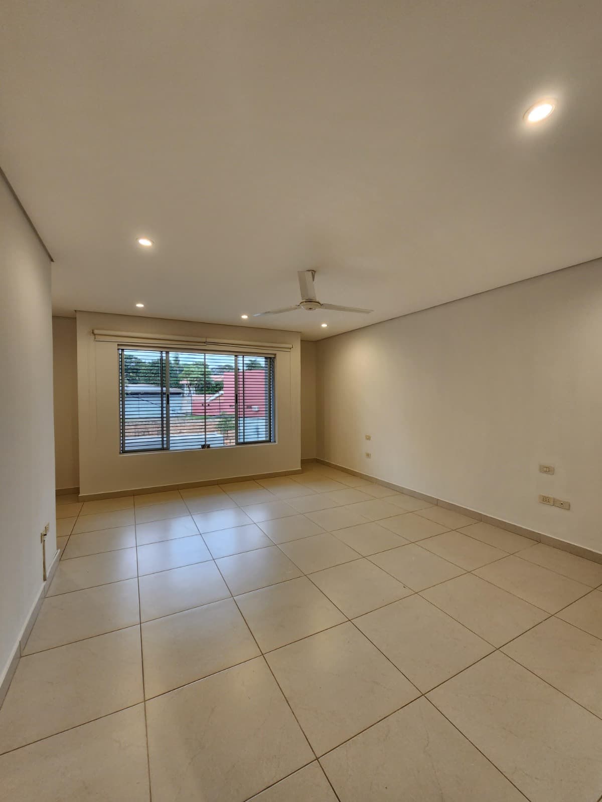 Casa En Alquiler, Zona Super Residencial, Barrio Manora — foto 2
