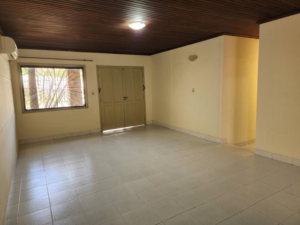 Casa de 400 m2 en Luque, 4° Barrio Villa Adela - CLHO7175643, foto 2