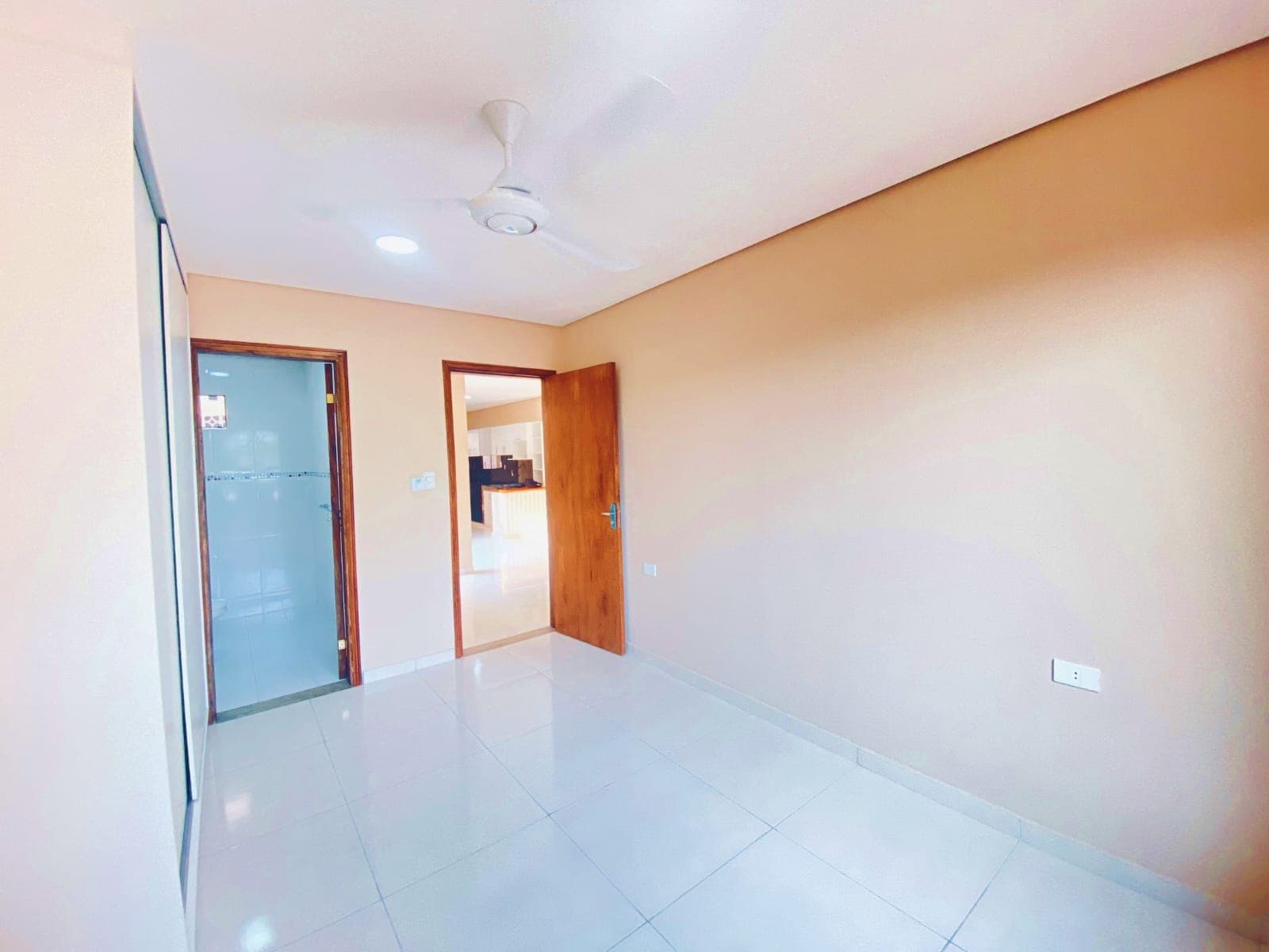 hermoso Chalet ,a estrenar En la ciudad de Ñemby, foto 5