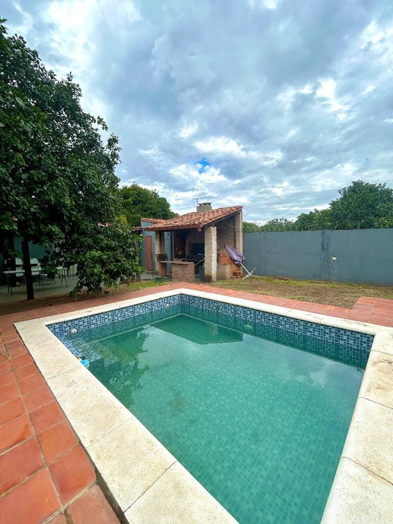 Casa con piscina en Mariano Roque Alonso, foto 5