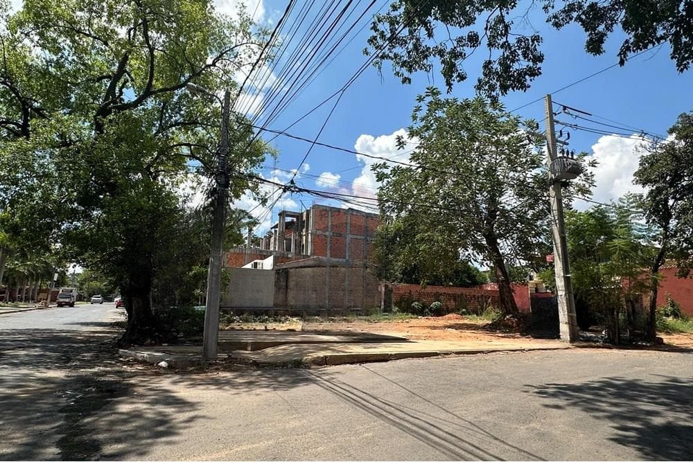 Terreno en esquina en lambare frente al pueblo, foto 1