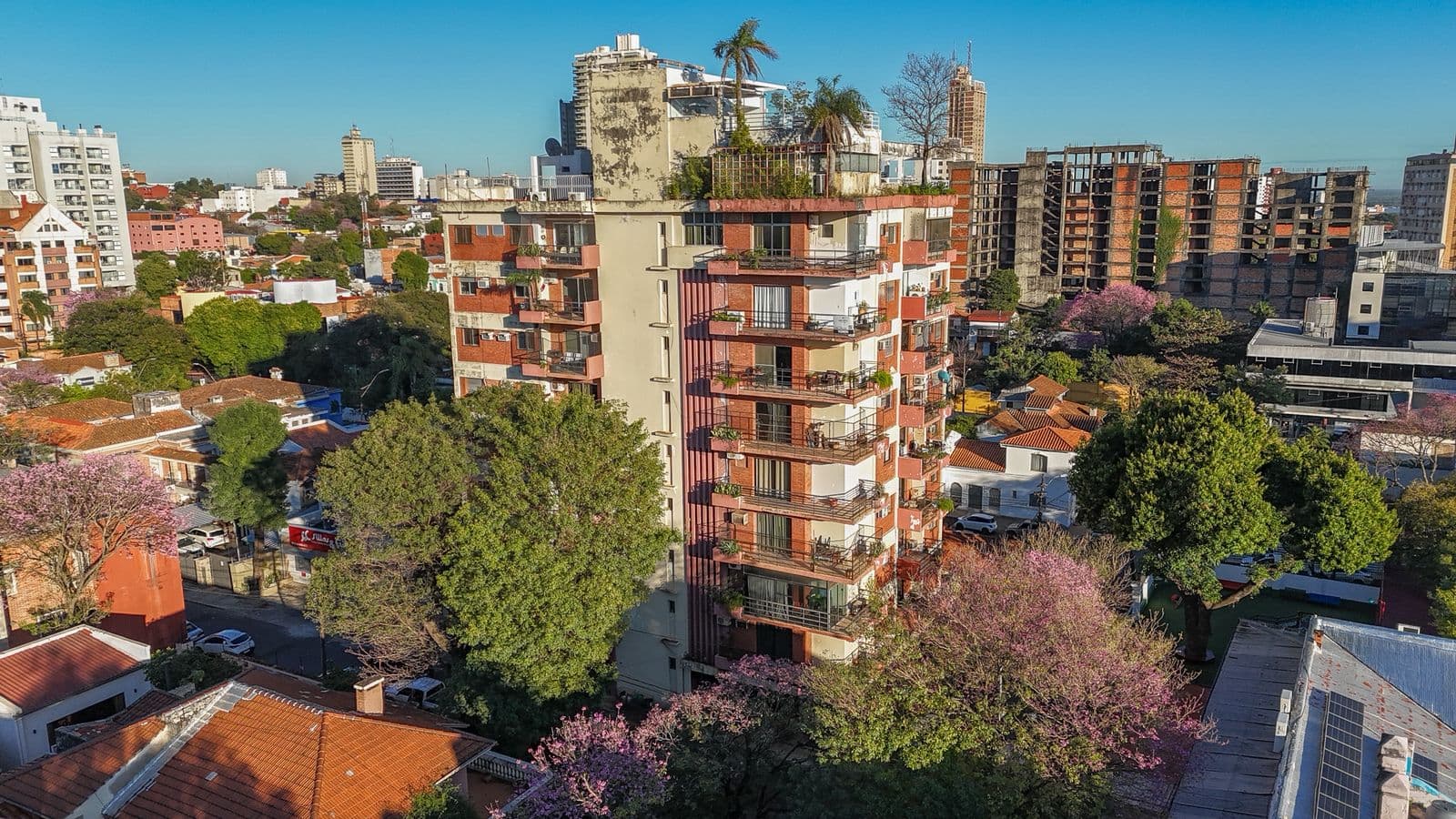 En venta departamento frente al colegio inter, foto 1