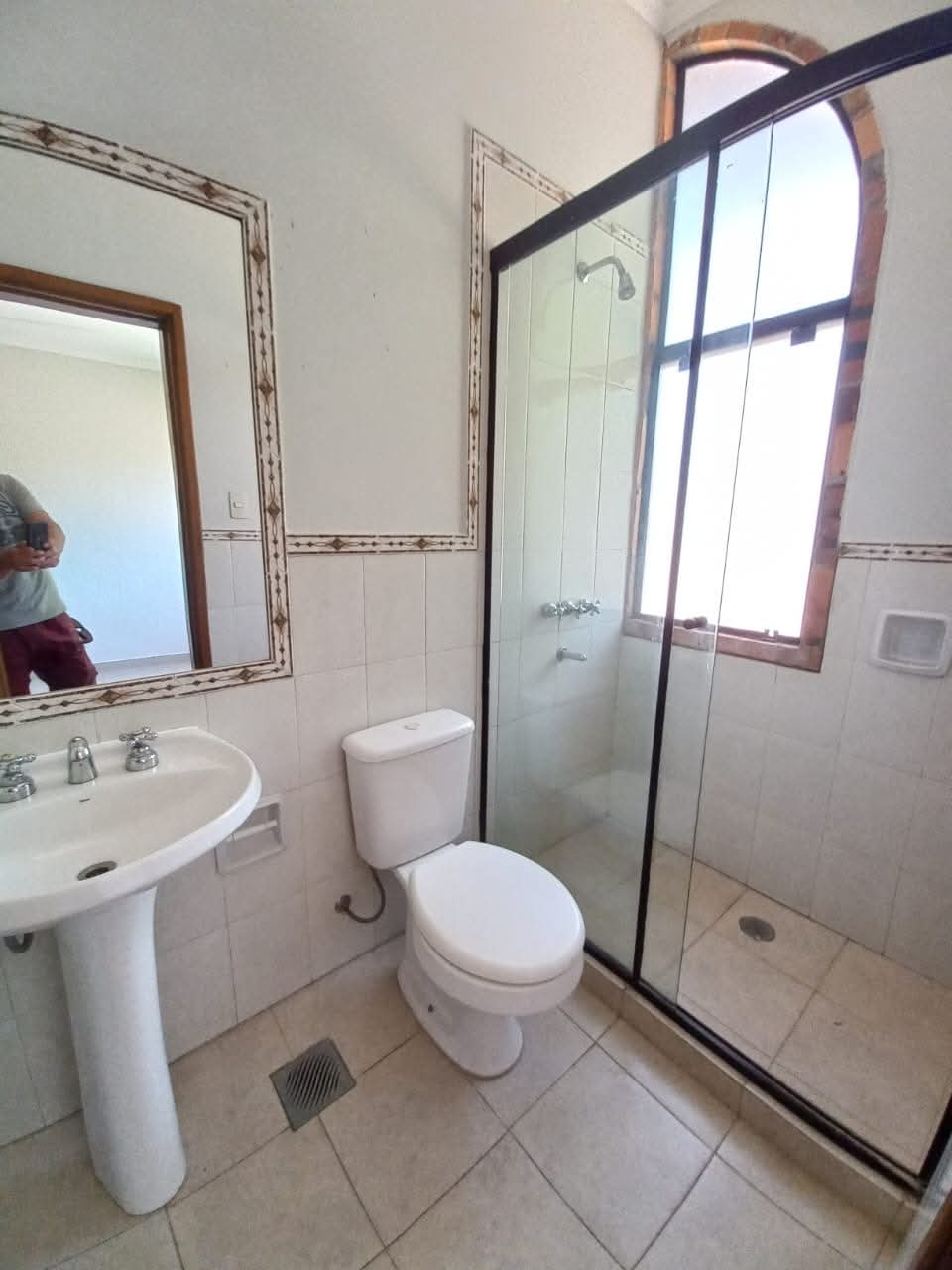 Hermosa casa en Fernando de la Mora norte zona royal plaza cod 059*, foto 4
