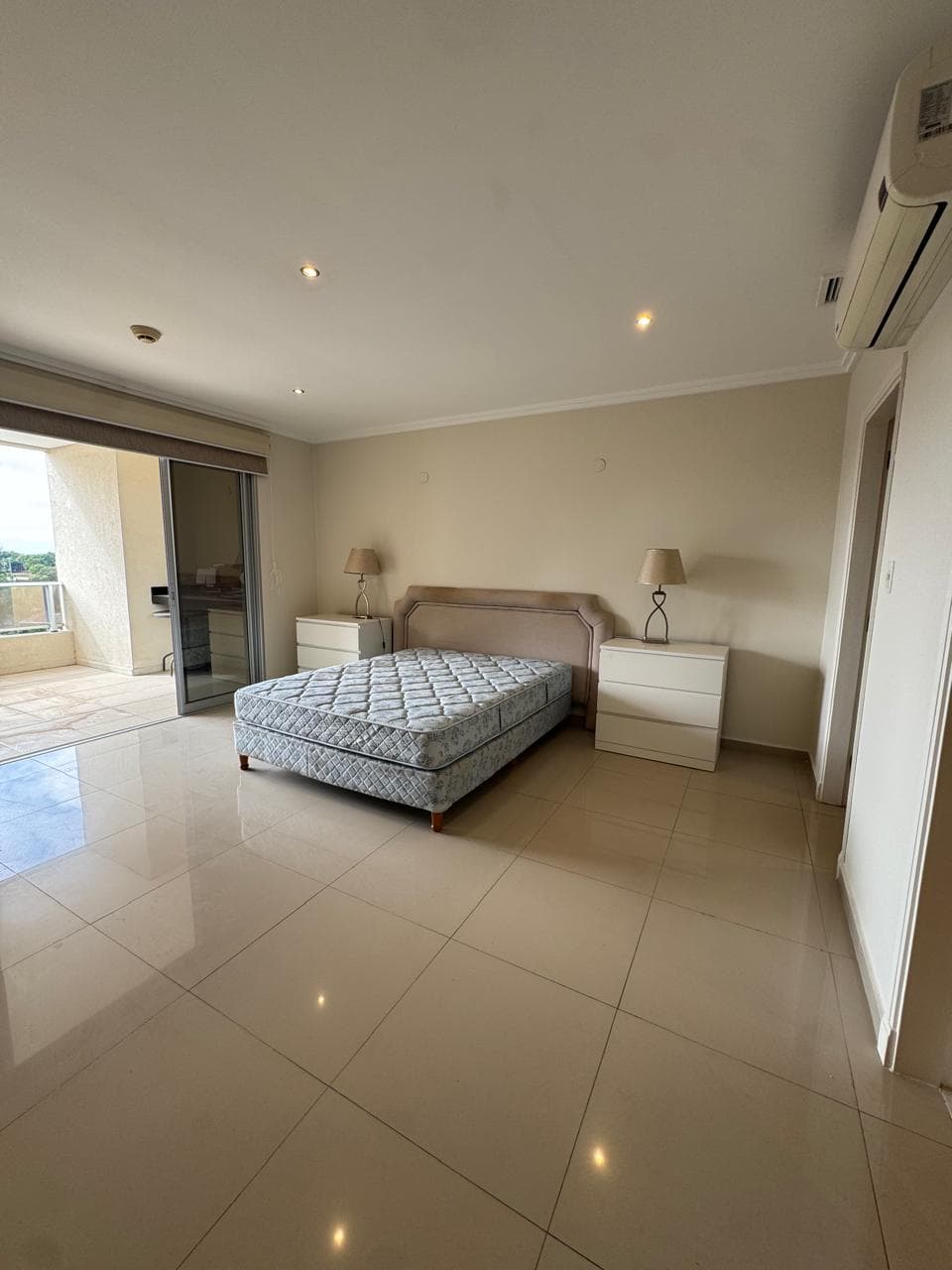 Penthouse En Edificio Sobre Avenida Molas Lopez — foto 2