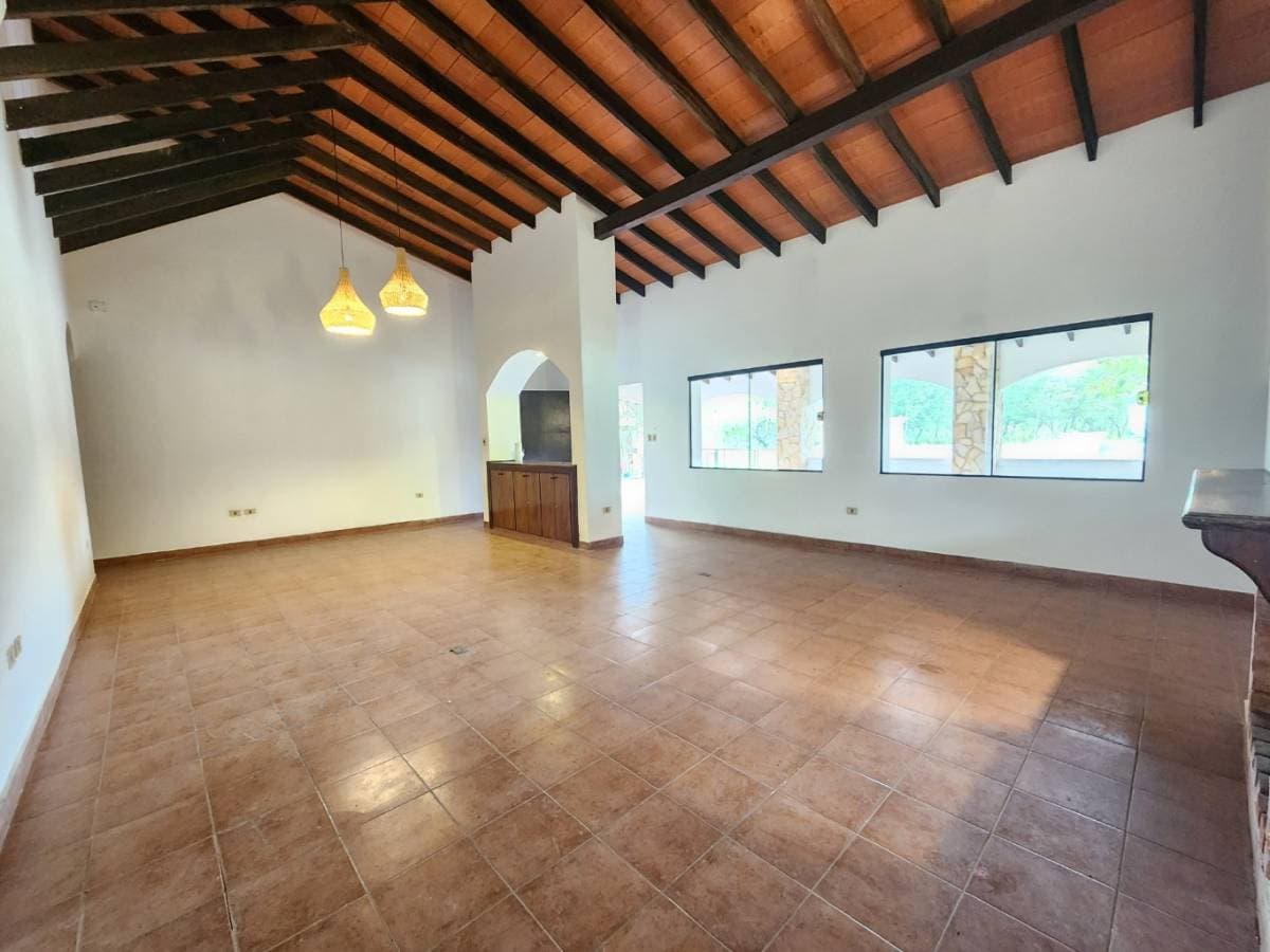 Casa en una sola planta en surubi´i – zona club centenario, foto 5