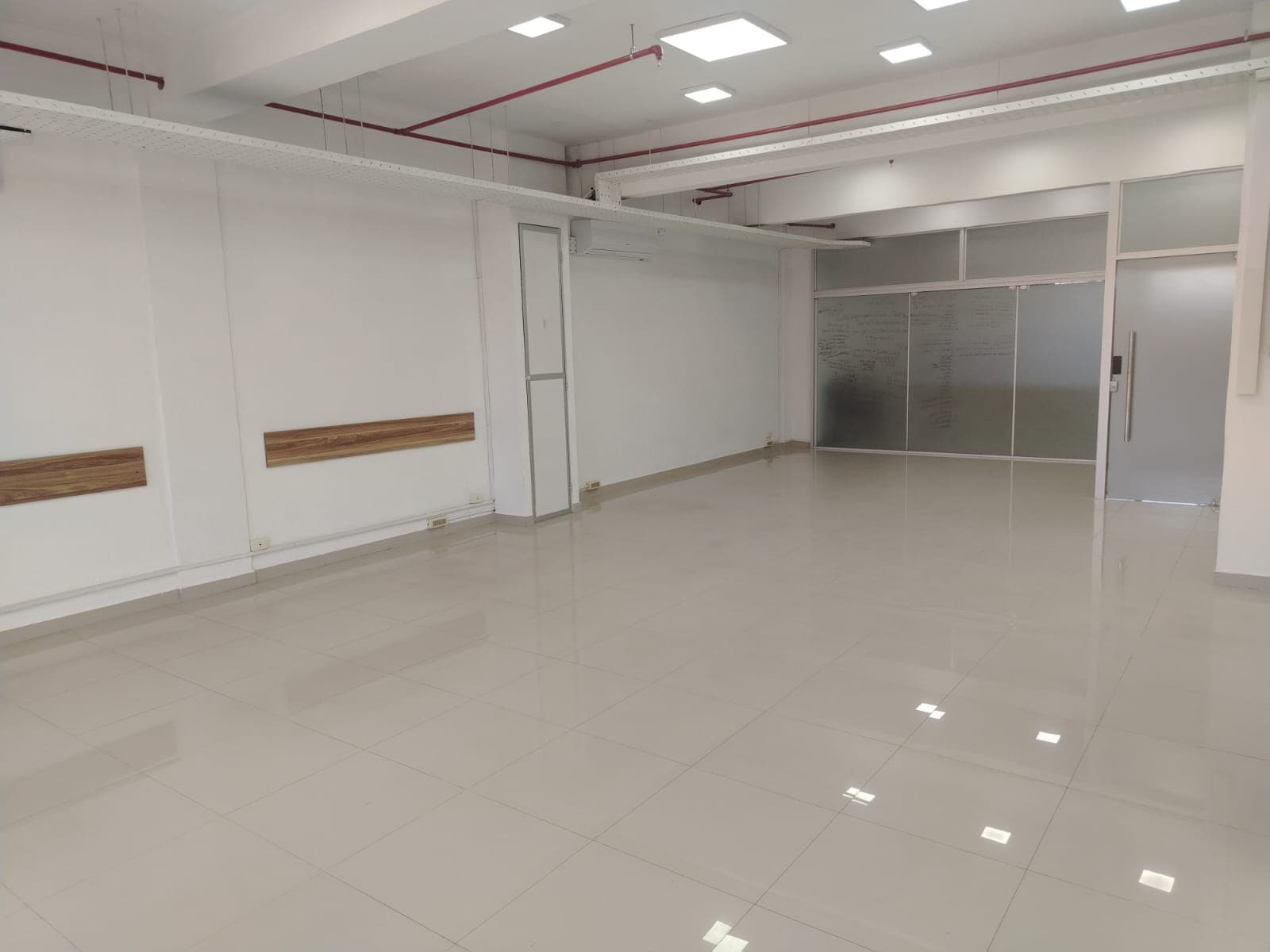 Oficina en Edificio Corporativo Sobre Avenida, foto 4