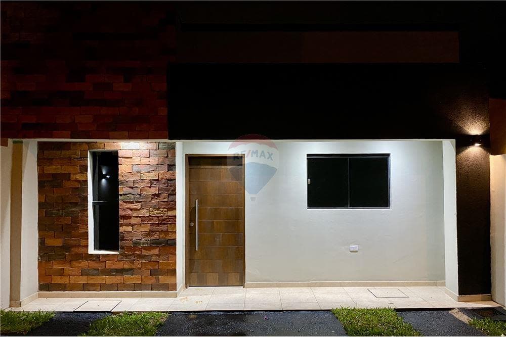 Chalet - Venta - Luque, Central, Paraguay — foto 3