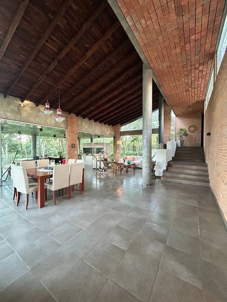 Hermosa y amplia casa en surubi'i - fácil y rápido acceso — foto 3