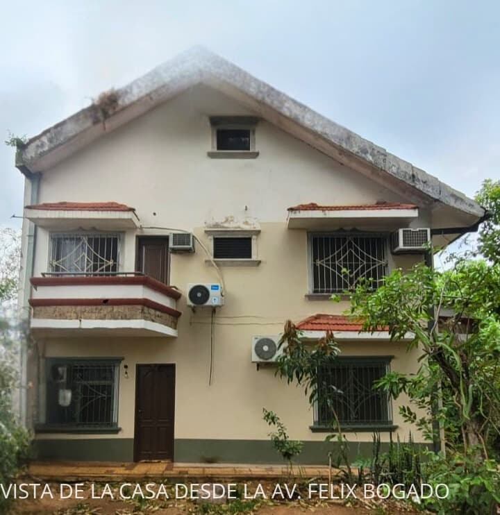 En venta, residencia en amplio terreno sobre la av. José félix bogado, foto 4