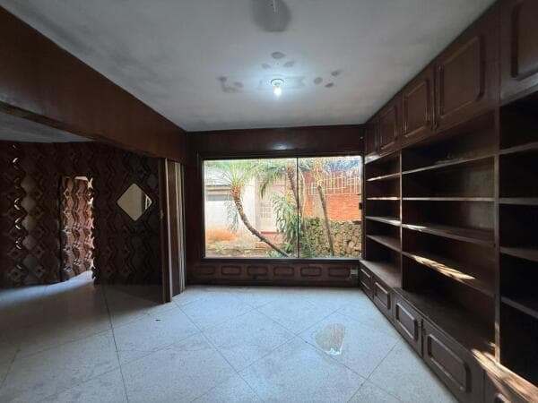 Amplia casa, a 2 cuadras de mcal lopez, foto 2