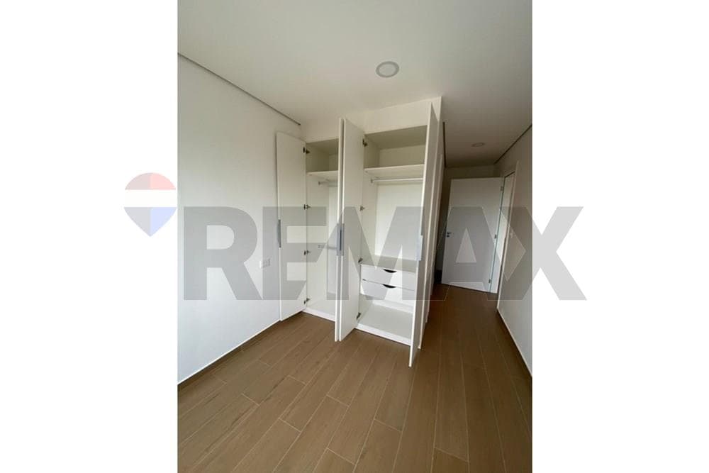 Alquilo departamento zona shopping del sol