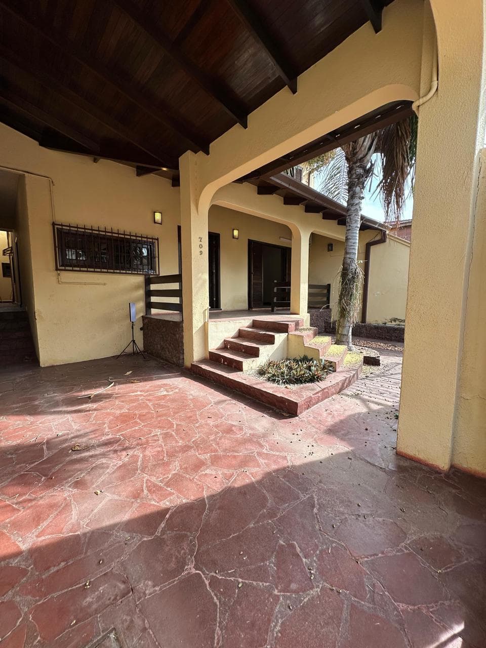 Residencia de 3 dormitorios de 2 pisos- barrio Jara, foto 3