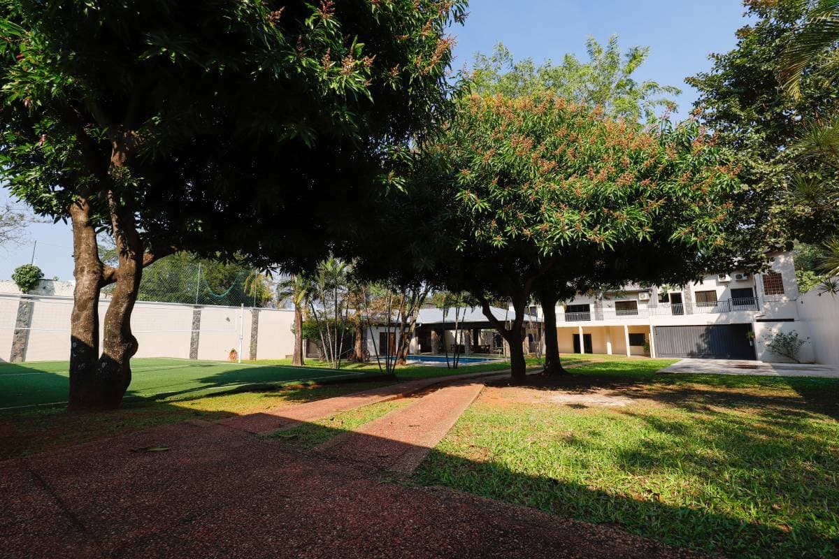 Amplia Residencia, sobre Mcal. López, foto 5