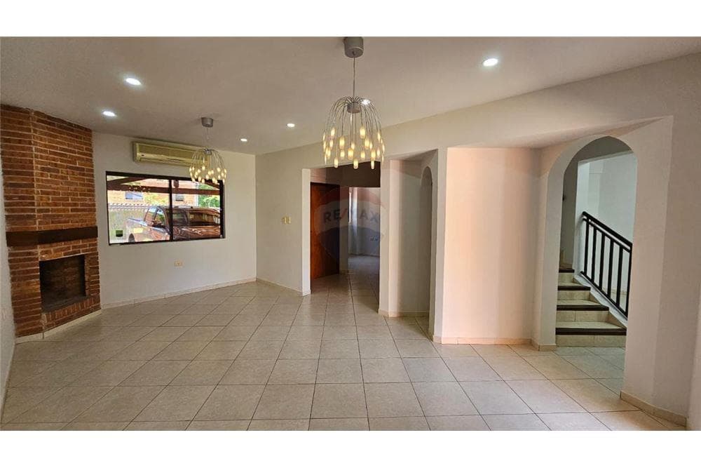 En venta casa a media cuadra de perón, foto 2