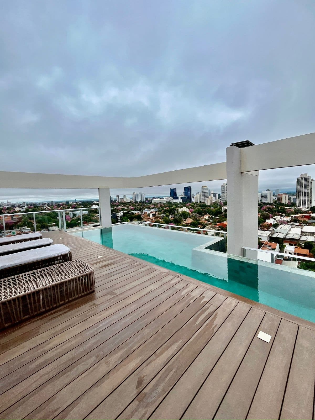 Vendo departamento de 3 habitaciones totalmente amoblado en el civis alpha