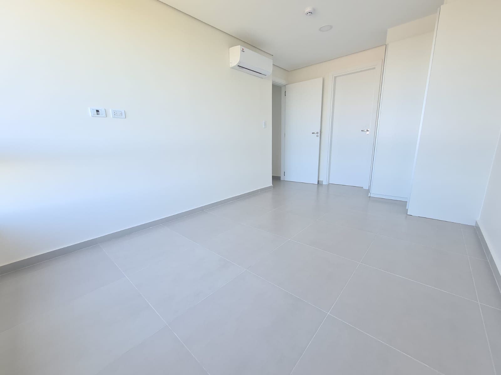 dpto en Urban Ycua Sati: 2 dormitorios, 1 en suite, balcón, parrilla, foto 4