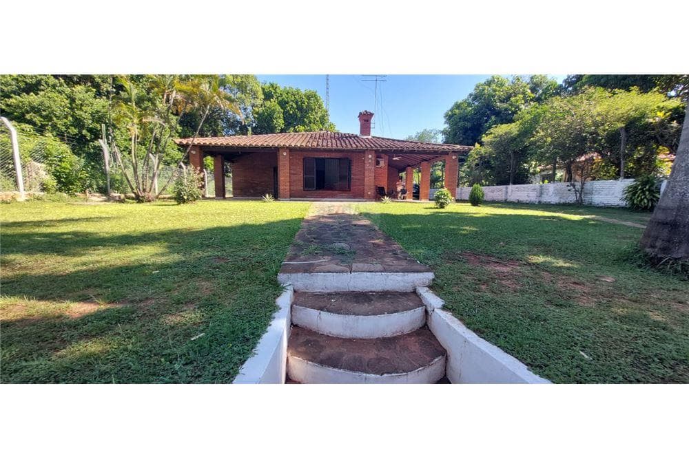 En venta amplia casa sobre la ruta 2 km 18