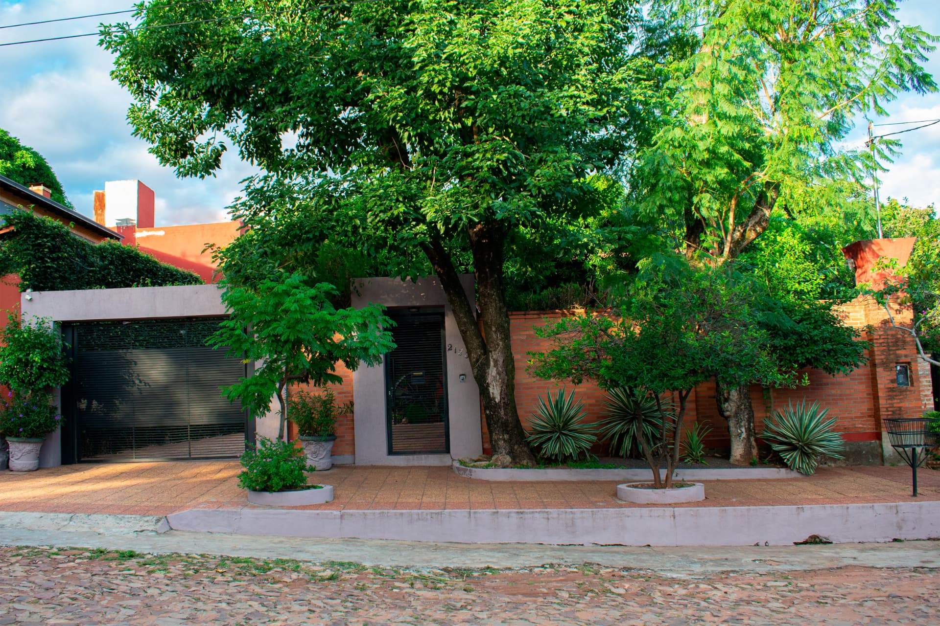 Hermosa residencia en venta zona lambare - mbachio