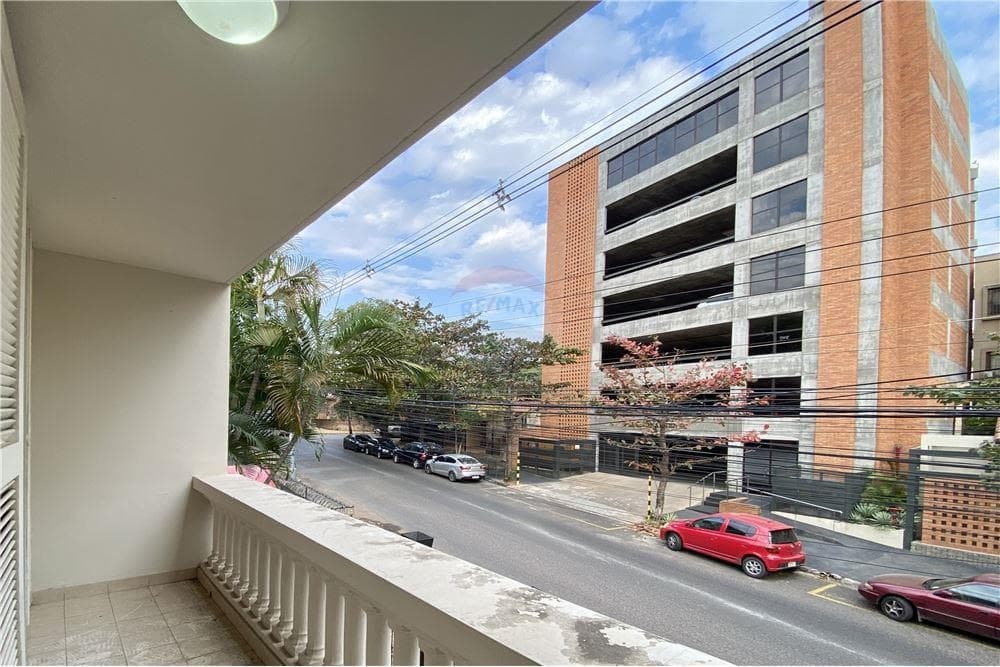 Duplex en Las Mercedes zona colegio inter, foto 3