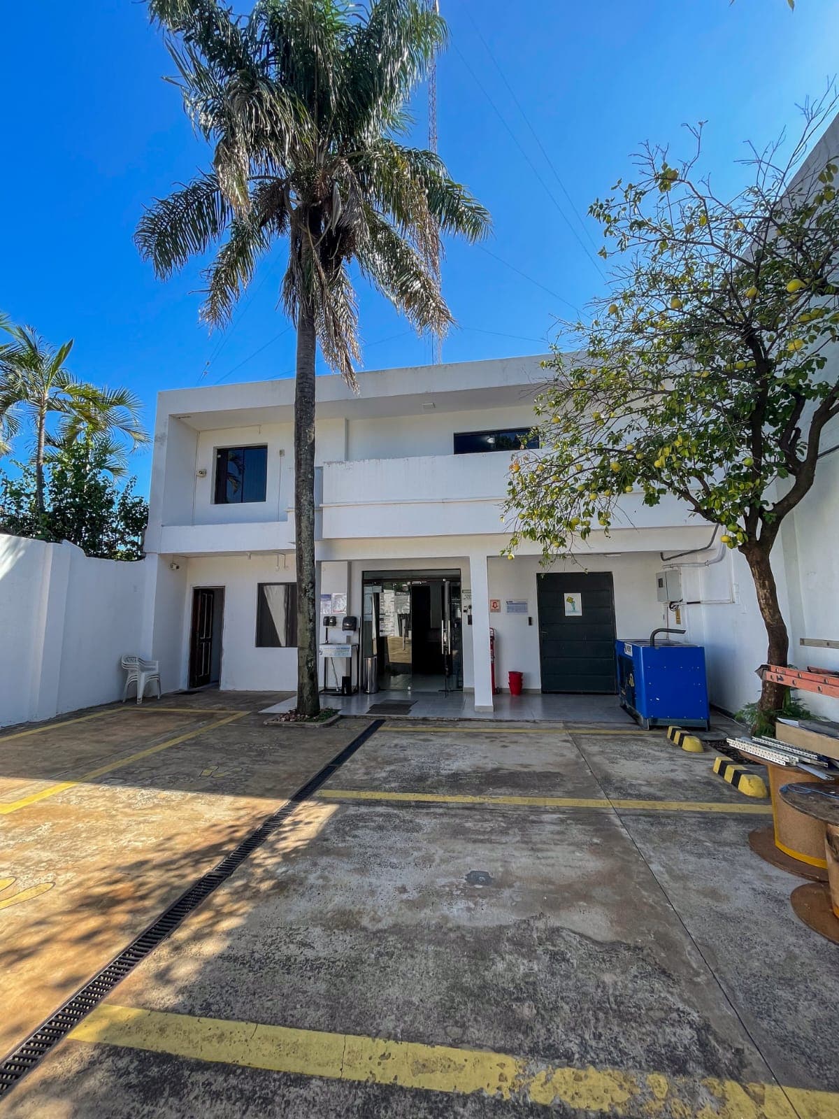 Amplia Oficina - Barrio Los Laureles — foto 1