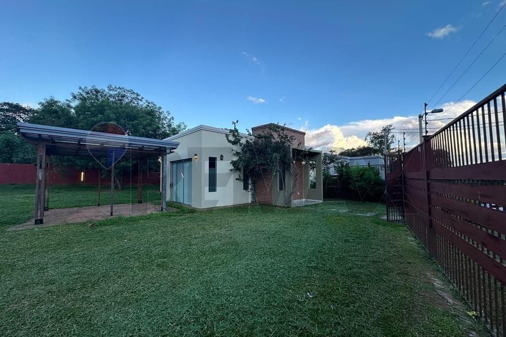 Casa - Alquiler - Lambaré, Central, Paraguay, foto 2
