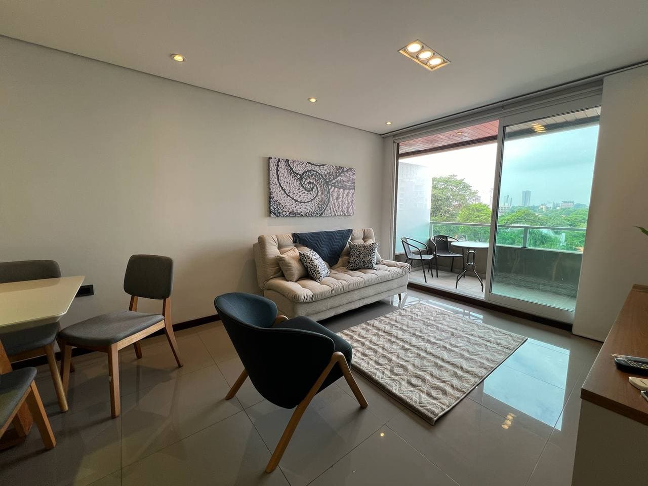 Amplio Departamento Amoblado Y Equipado En Villa Morra Asuncion zona shopping nuevo precio — foto 1