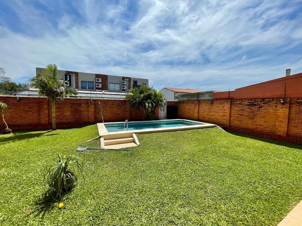 En venta hermosa residencia en Luque con renta activa, foto 4