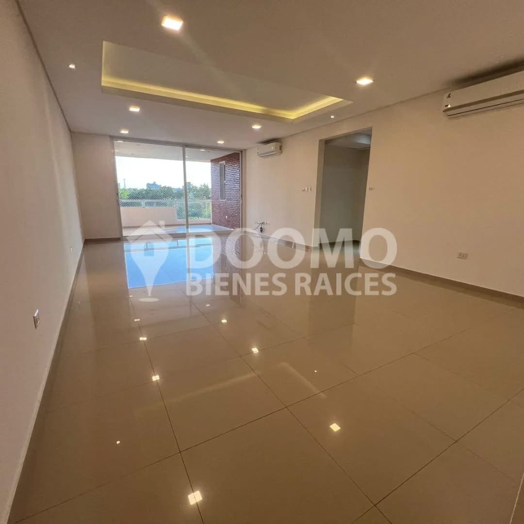 En alquiler hermoso y amplio departamento tres habitaciones barrio Herrera — foto 2