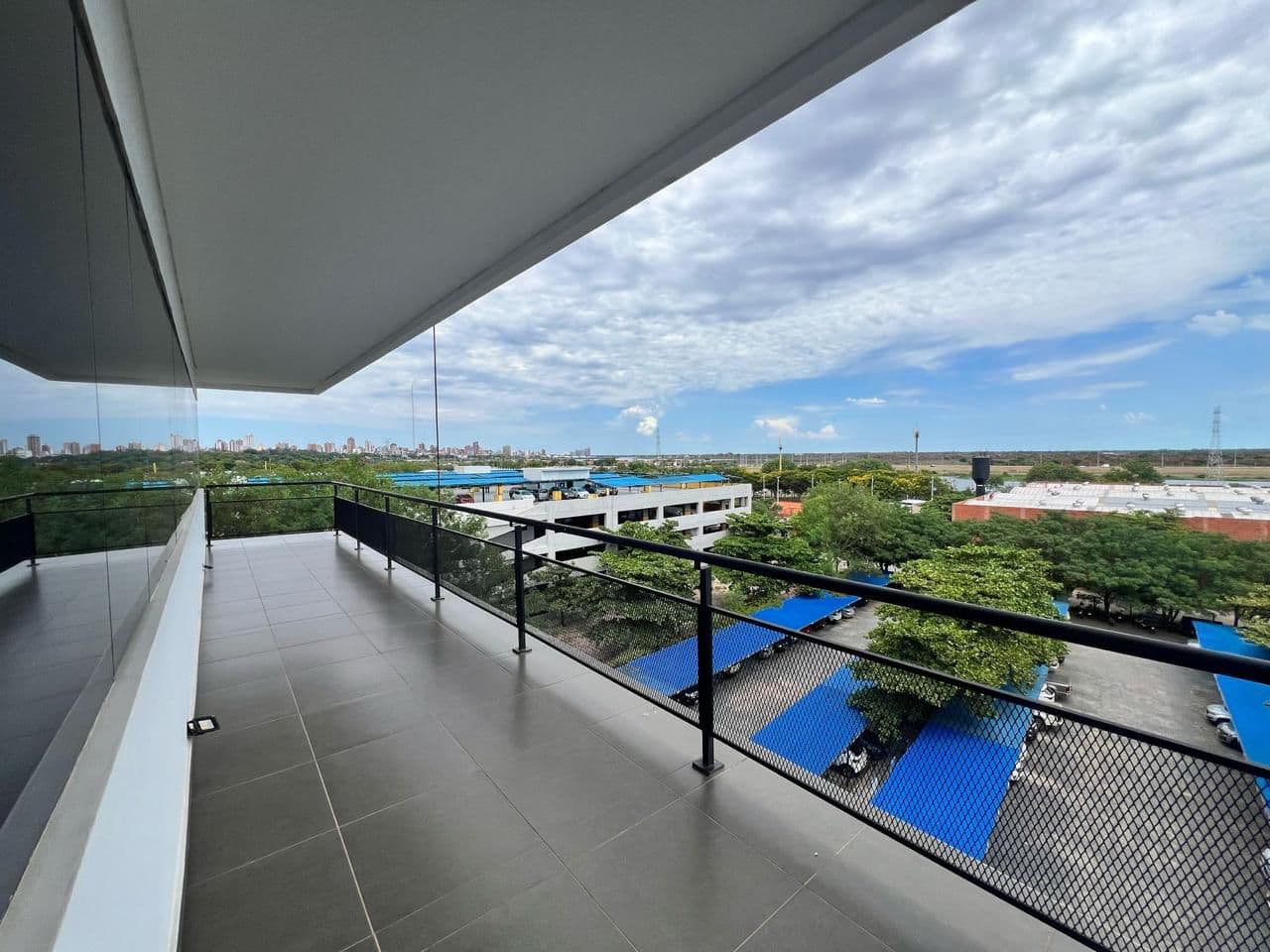 Zona costanera oficina corporativa de 778m2, con 10 estacionamientos