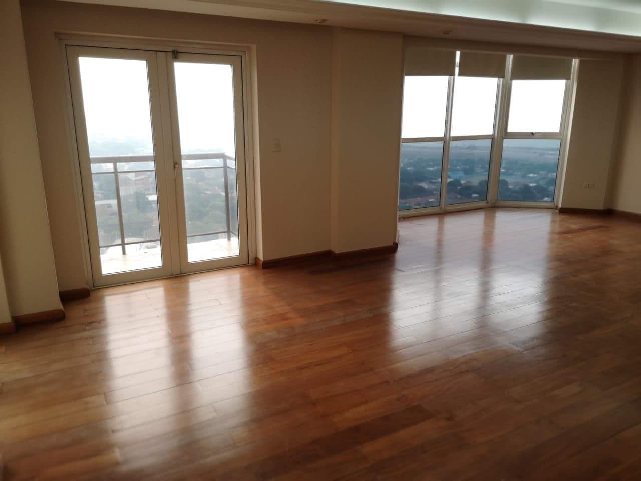 Vendo Amplio Departamento De 3 Dorm Con área De Servicio - Edificio Karimi