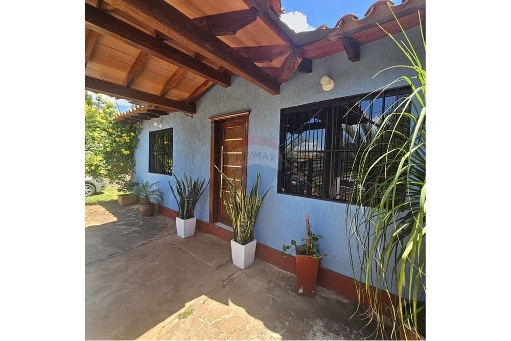 Vendo Hermosa Casa en Capiata Zona Supermercado Real Ruta 2