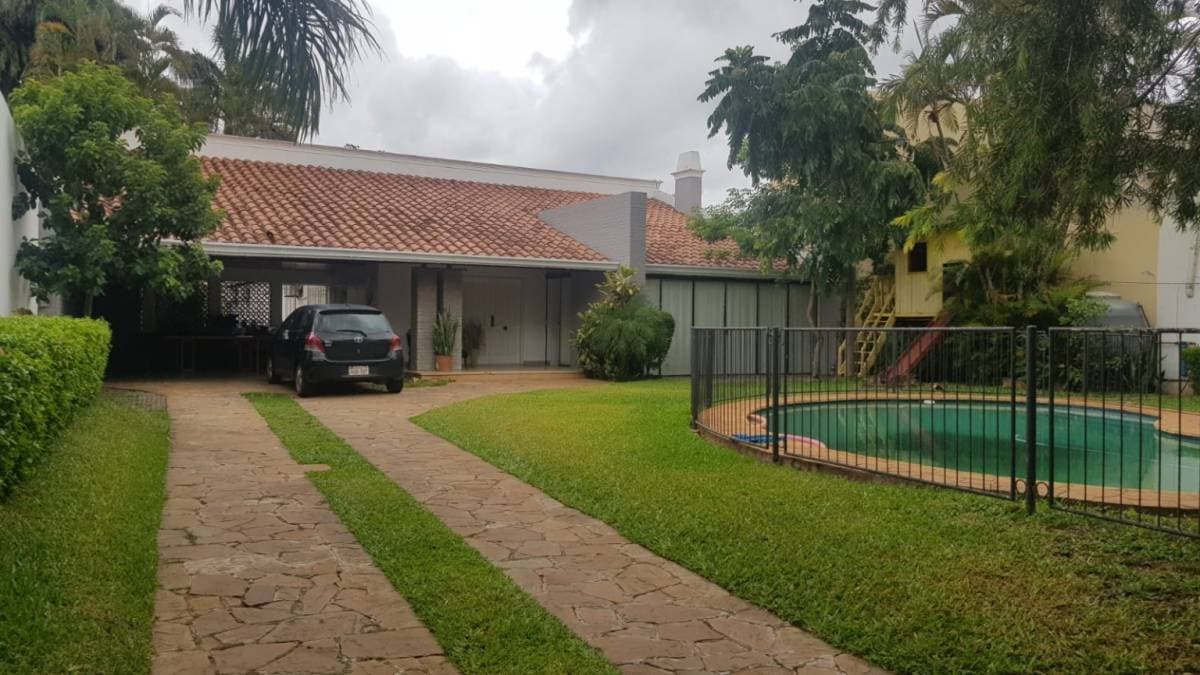 ALQUILO Amplia Residencia!