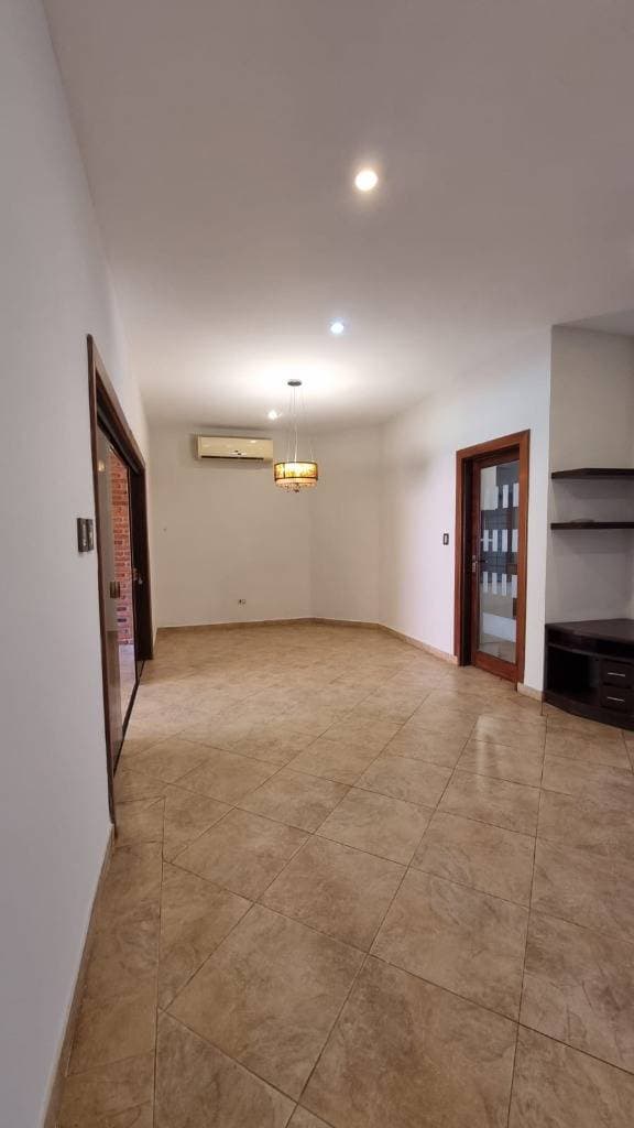 En venta hermosa casa en el barrio mburucuya, foto 2